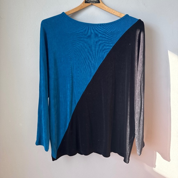 Travelers by Chico's Tops - Chico’s traveler two tone bat wing shirt